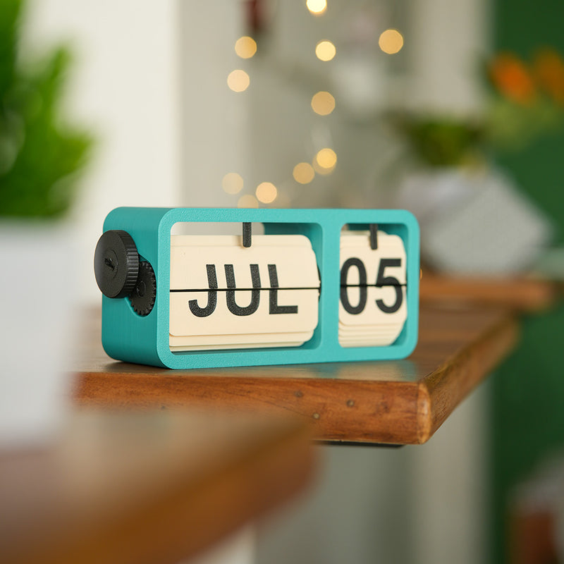 LayerStory “FlipFrame” Desk Calendar – Teal Minimalist Perpetual Date Display
