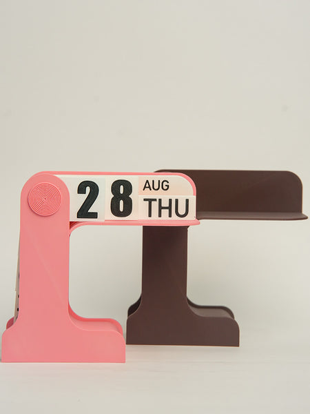 Retro-inspired perpetual desk calendar for office and home decor