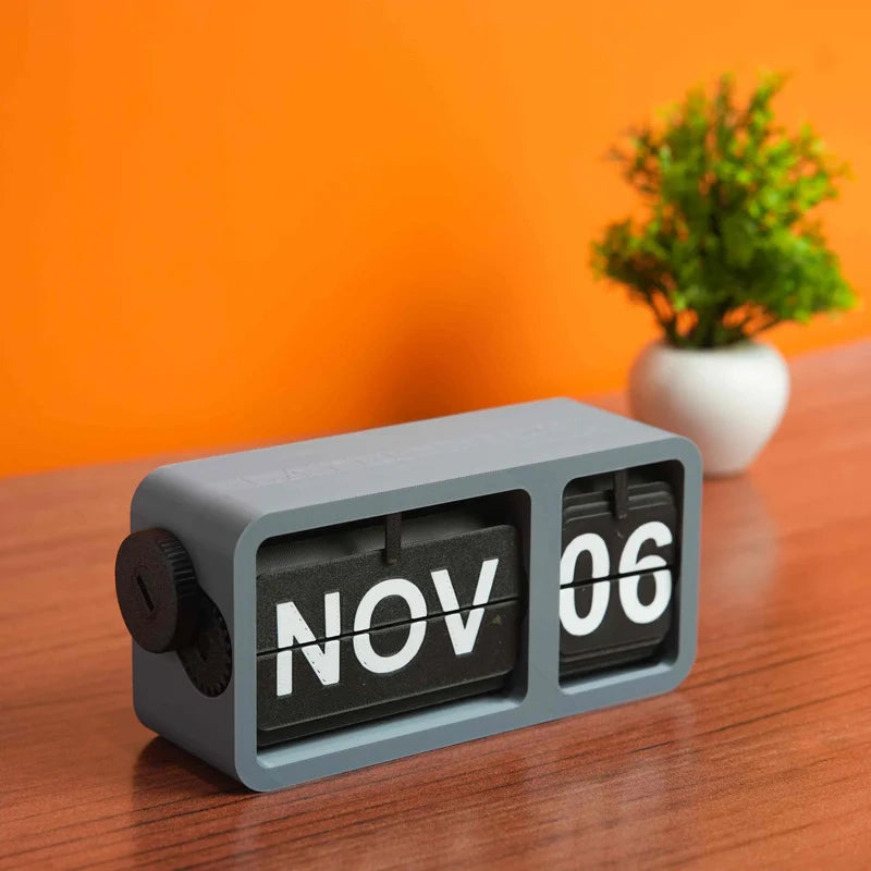 FlipFrame Desk Calendar