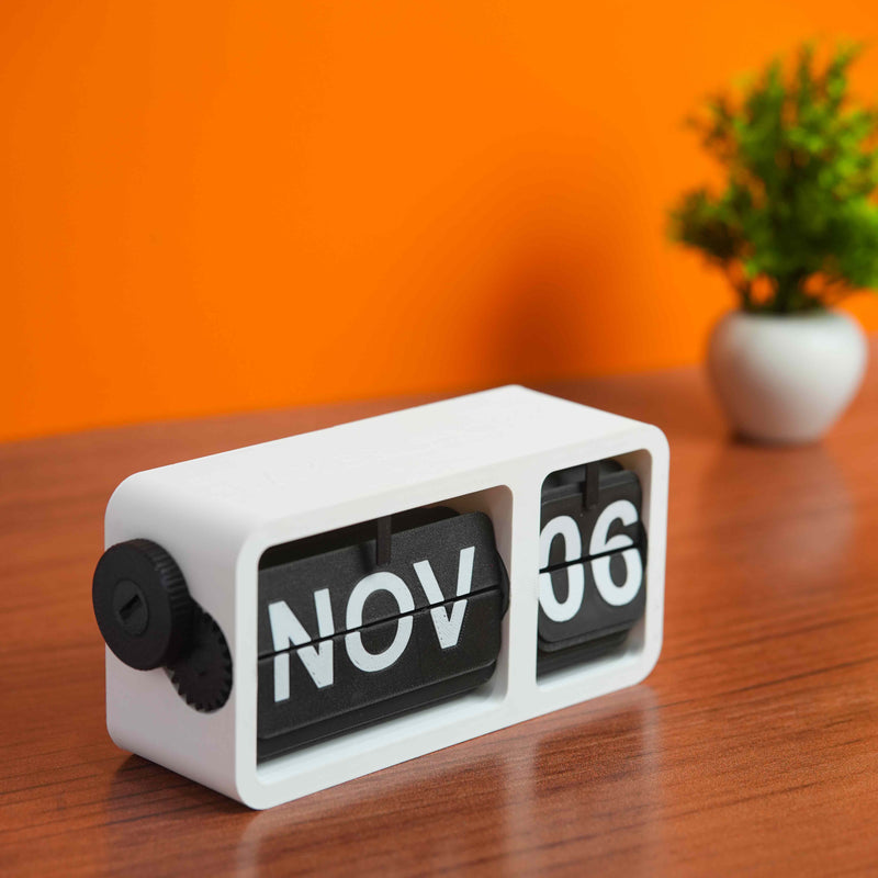 FlipFrame Desk Calendar